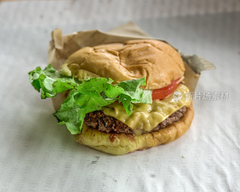 汉堡básica con lechuga, queso y蕃茄